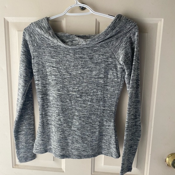 Guess Cowl Neck - Picture 4 of 5